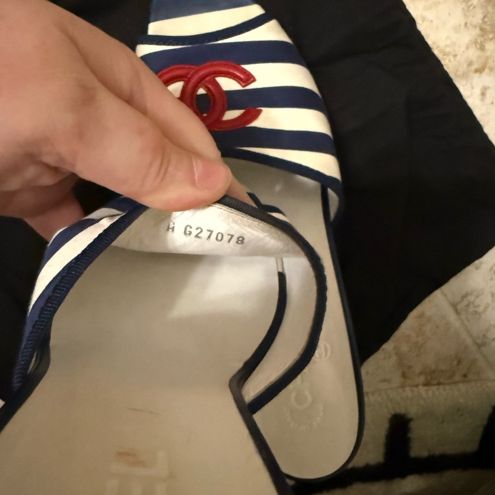 CHANEL Cruise line Navy, White & Red Striped Wedge Slide Sandals size EU41 - Picture 9 of 9